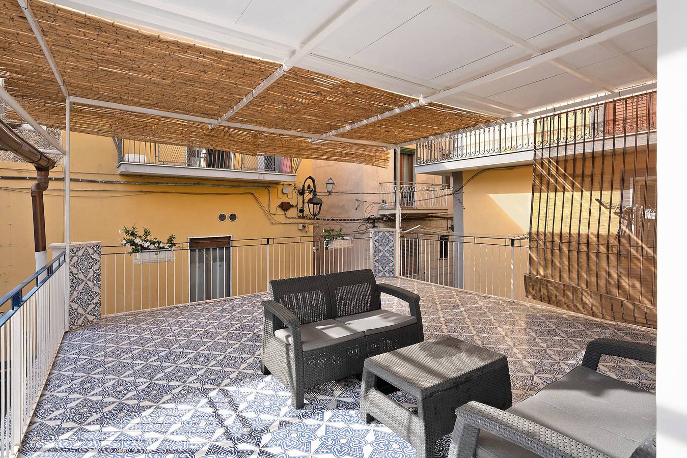 Ganze Wohnung, Ferienwohnung 'Central House' mit privater Terrasse, Wlan und Klimaanlage in Vico Equense, Sorrento Coast
