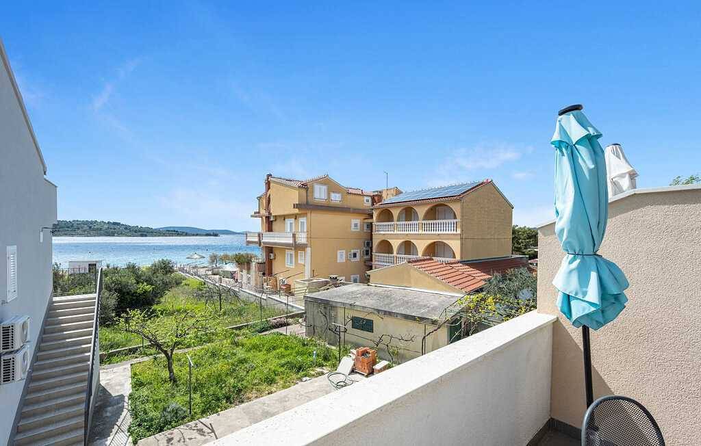 Ganze Wohnung, Charming 2-Bedroom Apartment Goran D. app 2 in Srima, Šibenik-Knin
