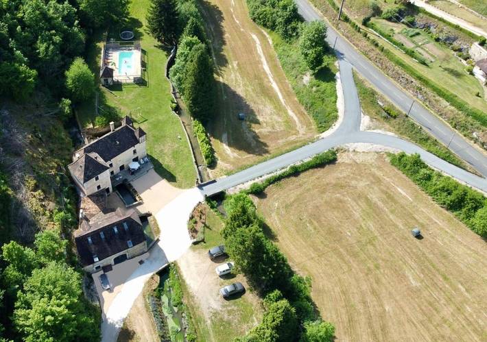 Location de vacances pour 14 personnes, avec vue ainsi que jardin et piscine, animaux acceptés à Salignac-Eyvigues - 4