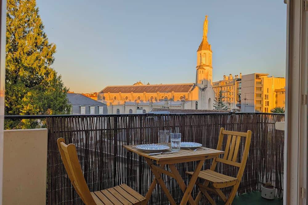 Entire apartment, A 5-minute walk from downtown - Bright two-bedroom apartment, 2 bedrooms, large balcony, garage space in Pau, Béarn