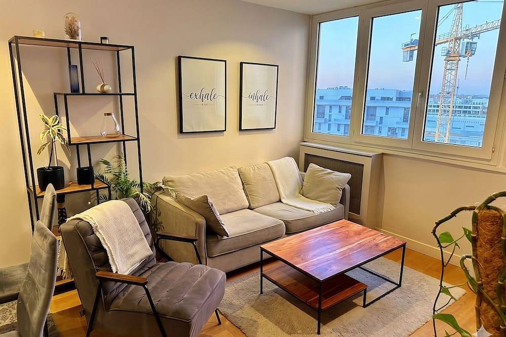 Entire apartment, Le Lolive - modern 2P apartment in Pantin in Pantin, Seine-Saint-Denis