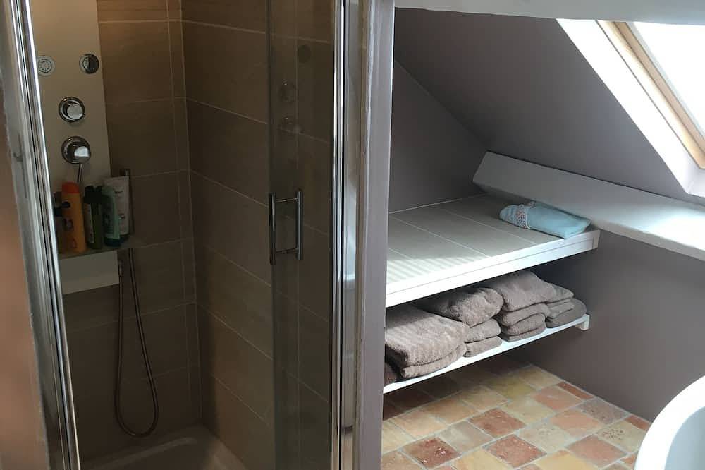 Modern comfort in a 17th century farmhouse on our Arabian horse farm in Colonard-Corubert, Parc naturel régional du Perche