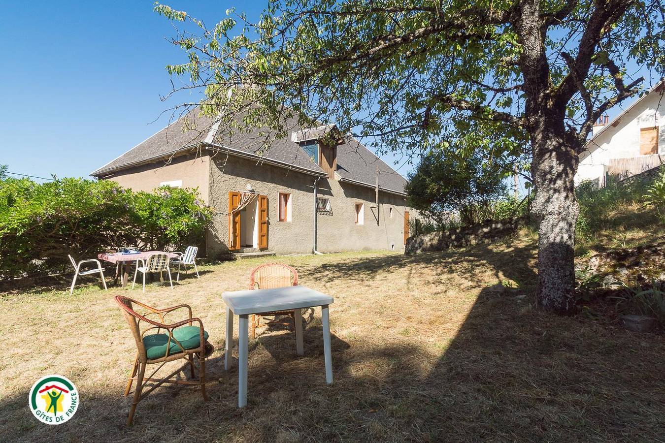 Casa rural a orillas del río con aparcamiento y jardín, a 2,5 km de Le Drac in Saint-Laurent-en-Beaumont, Parque Nacional de los Ecrins