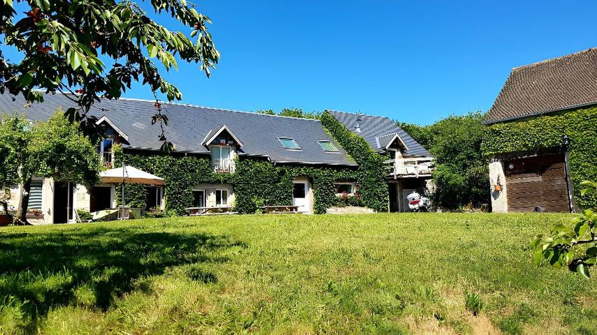 Chambre d’hôte pour 2 personnes, avec jardin à Livaie