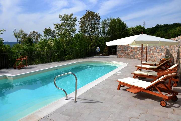 Zakwaterowanie u rodziny goszczącej dla 4 osób, z basen i ogród oraz widok w Prowincja Trieste