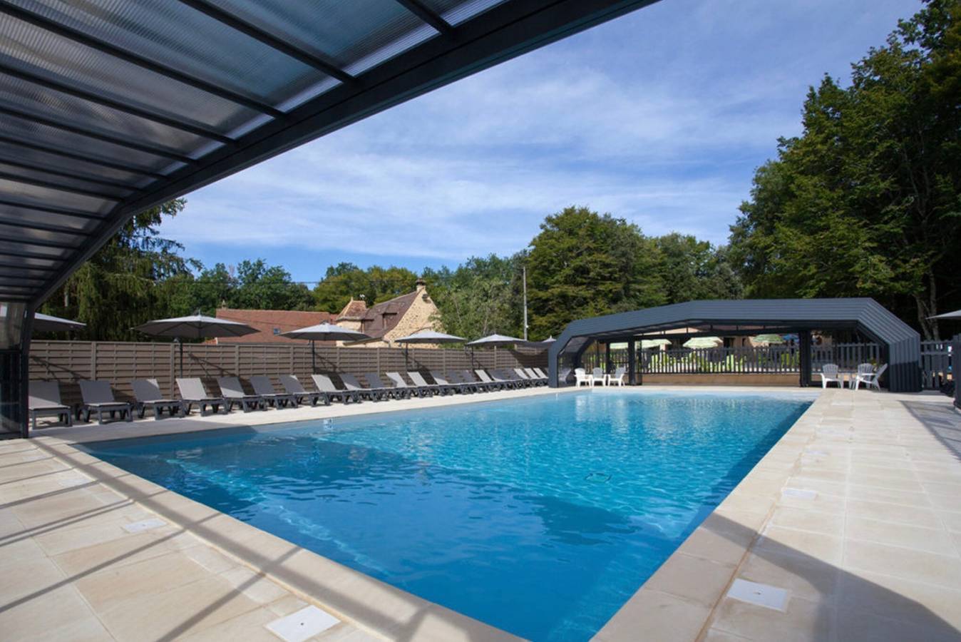 Glamping „Safari-Zelt“ mit Gemeinschaftspool in Calviac-en-Périgord, Périgord Noir