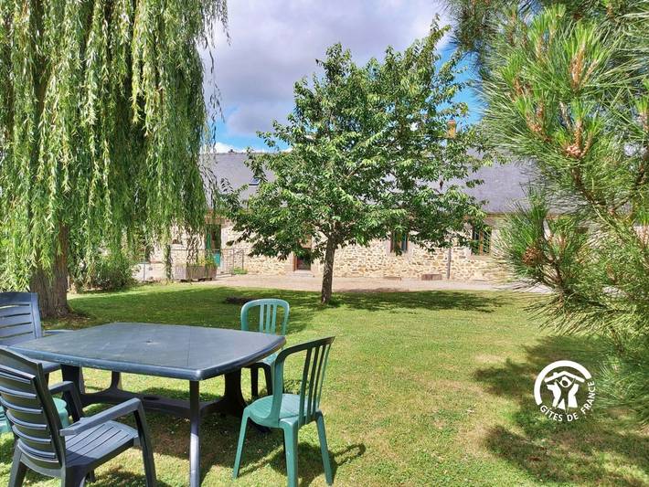 Gîte de charme avec jardin clos, à 15 min de Laval - 4 chambres, Wifi, parking, animaux acceptés in Saint-Ouën-des-Toits, Mayenne