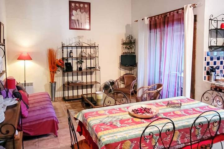 Gîte pour 5 personnes, avec Balcon et Piscine dans Albaron