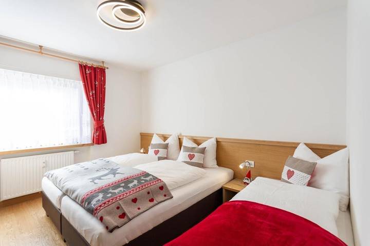 Ferienwohnung für 4 Personen, mit Terrasse und Ausblick in St. Christina in Gröden