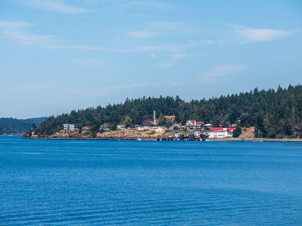 Neue moderne Haus mit herrlichem Blick auf das Wasser in Orcas Island