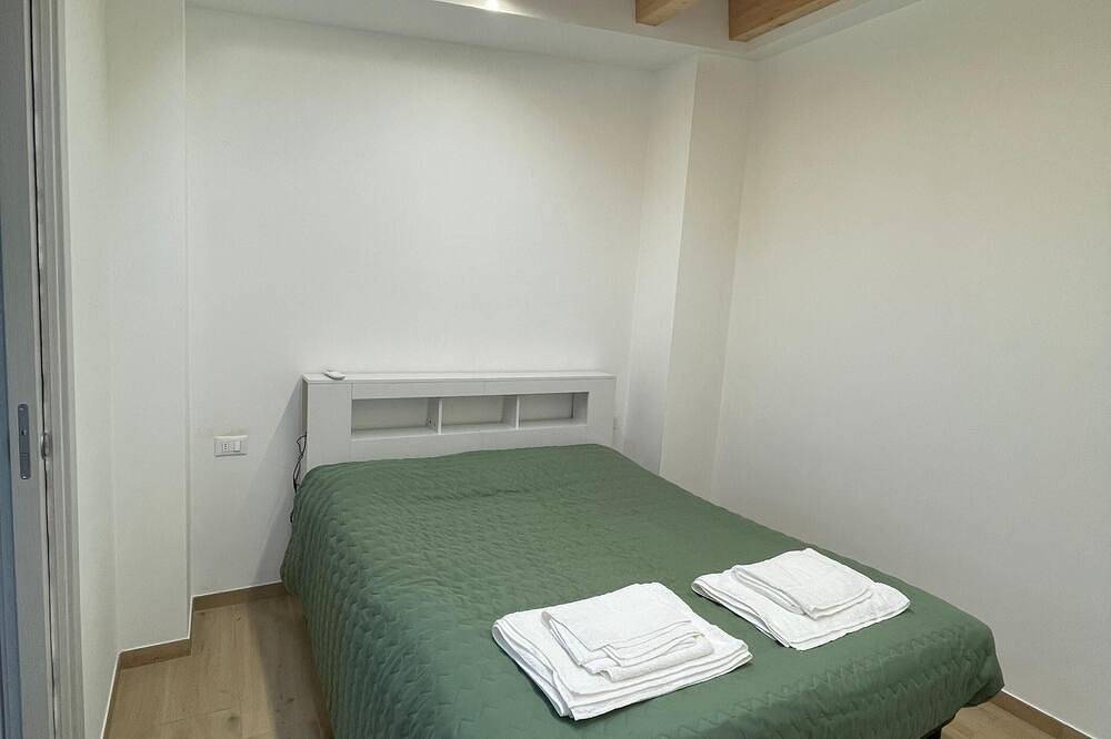 Entire apartment, Ancient Mansion By The Sea App. \"Le Rose\" - Trabocchi View & Private Parking in Marina di San Vito, Chieti Province