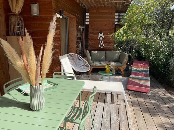 Gîte pour 5 personnes, avec piscine ainsi que jardin et vue dans Plage Santa Giulia
