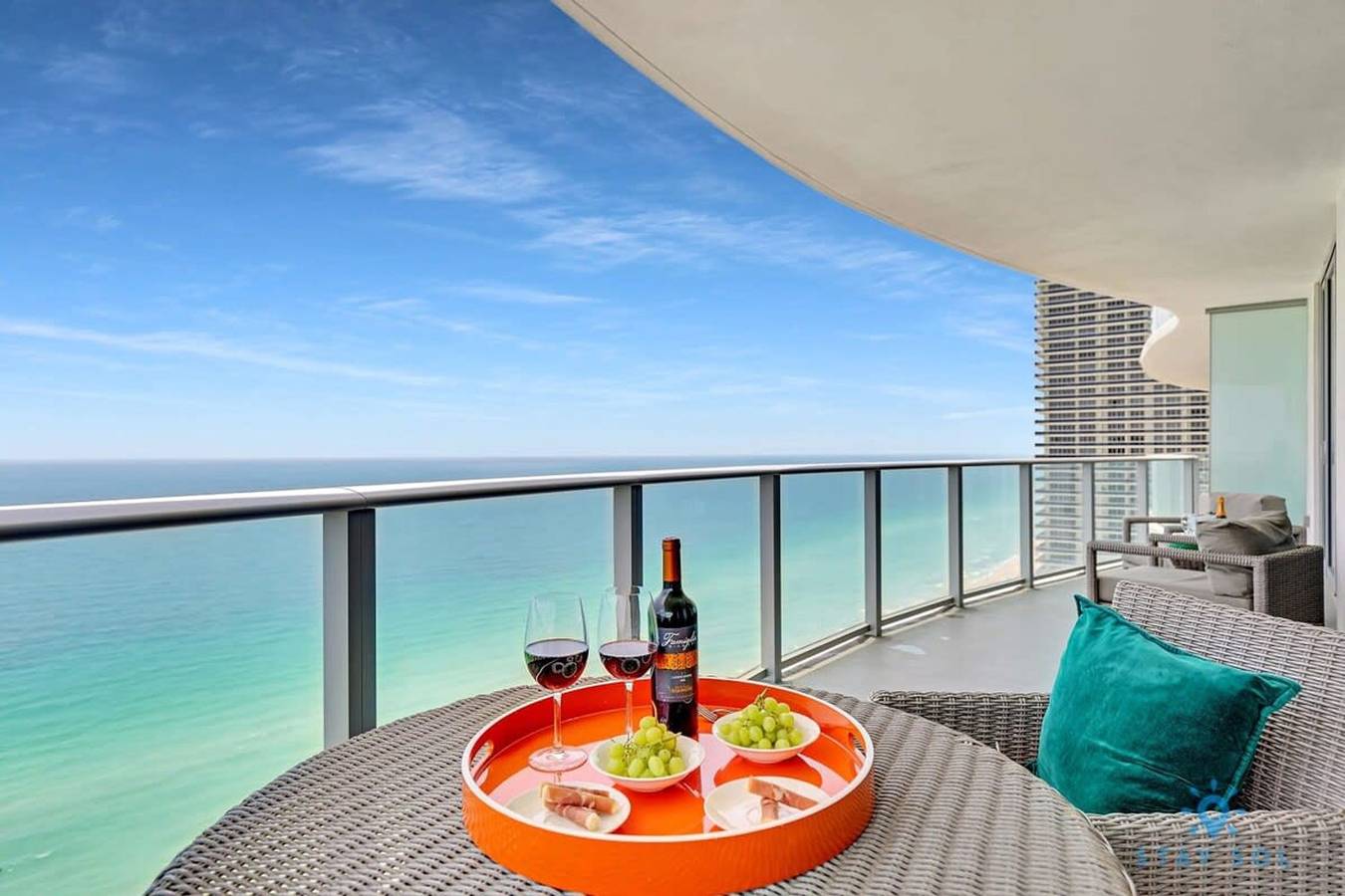 Vacation Rental for 6 Guests in Hollywood Beach (FL), Hallandale Beach