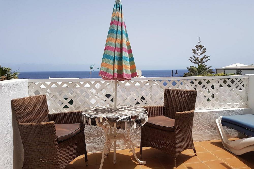 Apartamento entero, Estudio con aire acondicionado, piscina, vistas al mar, Wi-Fi, Reino Unido e Irlanda Tv + deportes in Puerto del Carmen, Tías