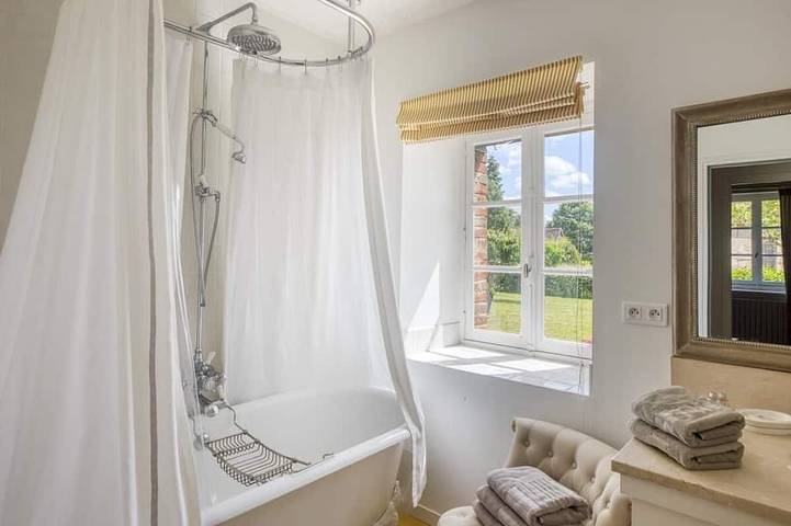 Location de vacances pour 6 personnes, avec jardin à Poil (Nièvre) - 4