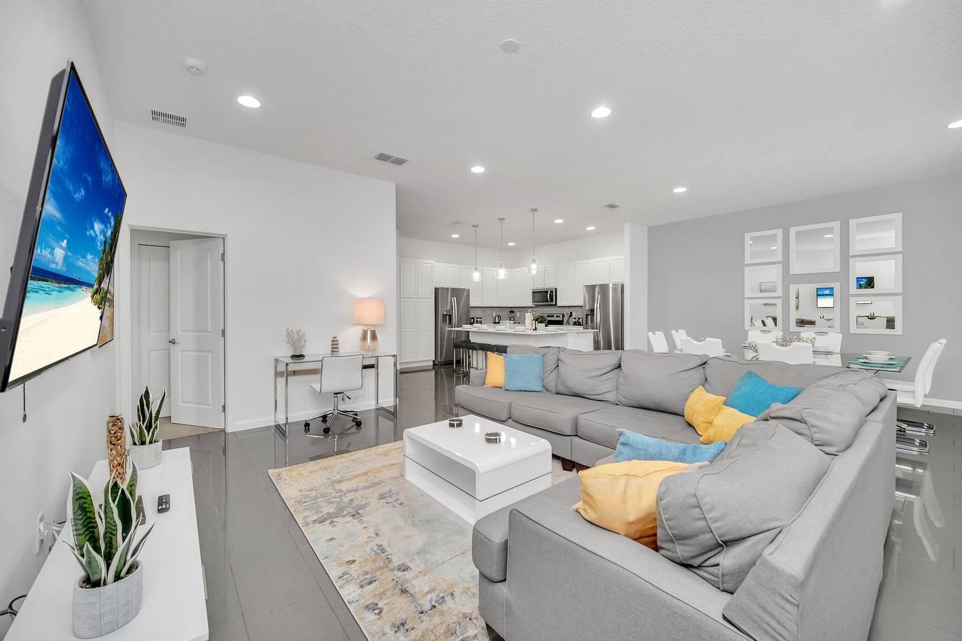 Stunning Bright Family Home Sleeps 25 Bl102 in Kissimmee, Osceola County