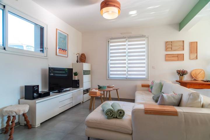 Location de vacances pour 8 personnes, avec terrasse et jardin à Plomodiern - 2