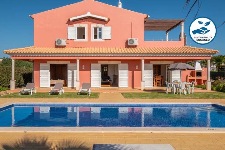 Villa für 8 Personen, mit Balkon und Garten - 1