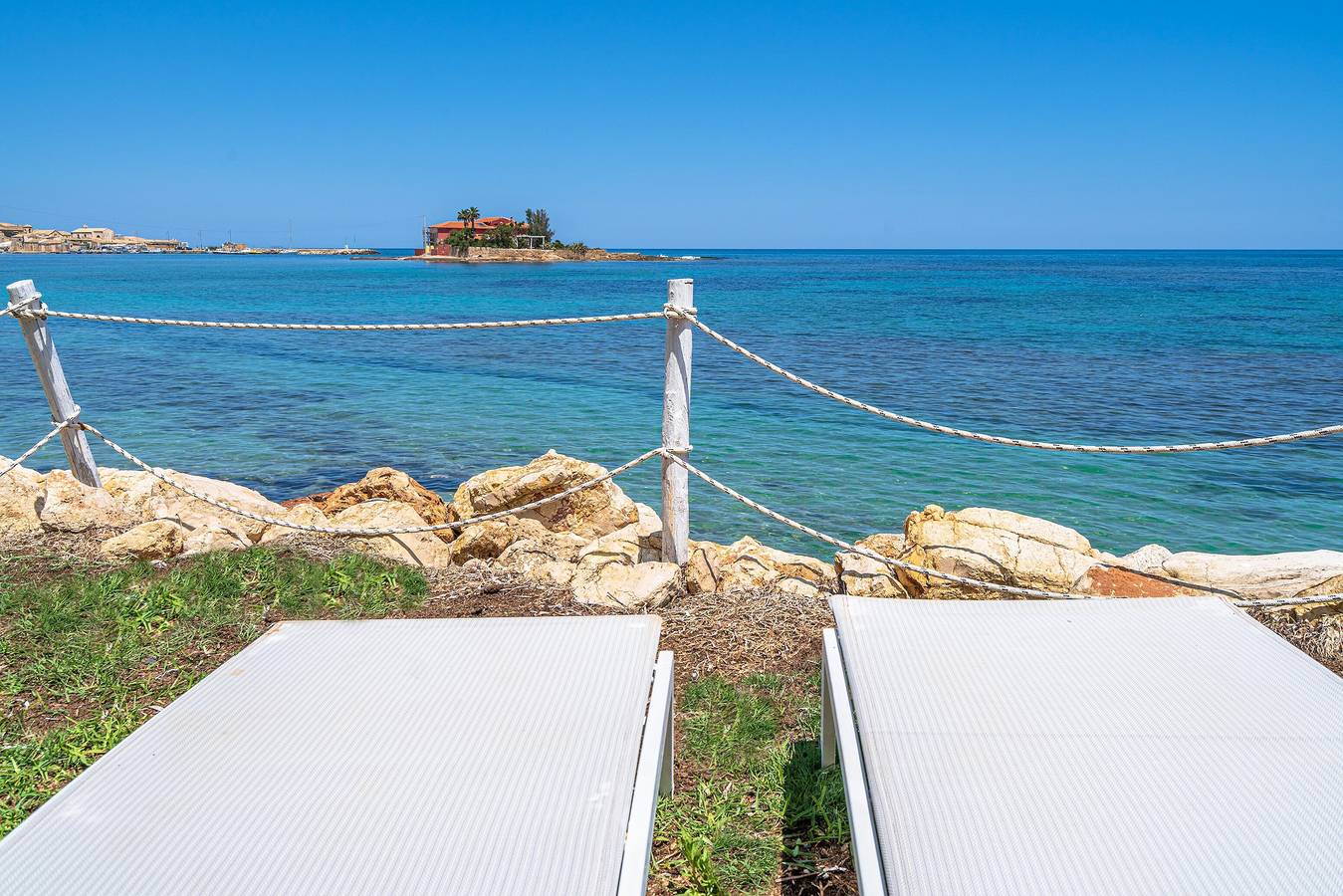 Ferienhaus "La Fuga Blu Di Marzamemi" mit Meerblick, 2 privaten Terrassen und Wlan in Marzamemi, Pachino