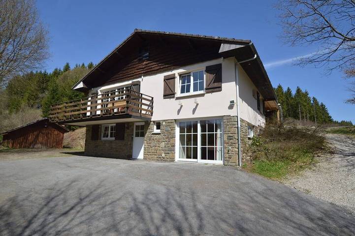 Location de vacances pour 12 personnes, avec Terrasse ainsi que Jardin et Sauna dans Longfaye