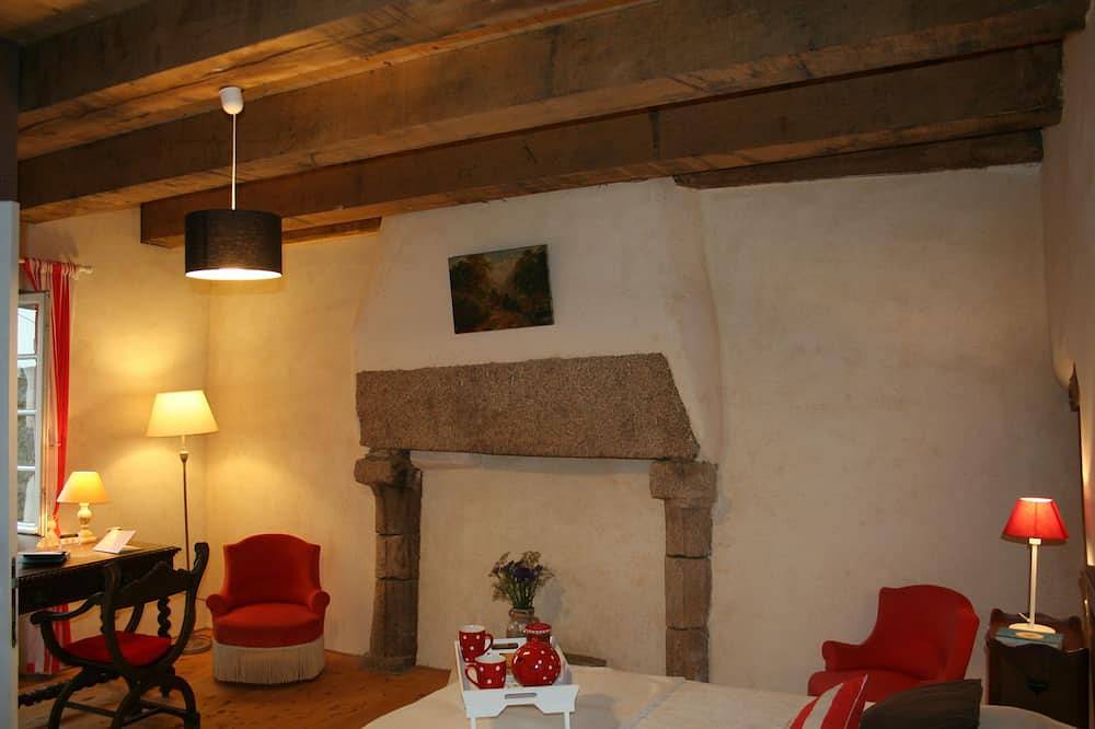 Capucine, maison en pierre pour 4 personnes à Callac de Bretagne in Callac, Région de Guingamp