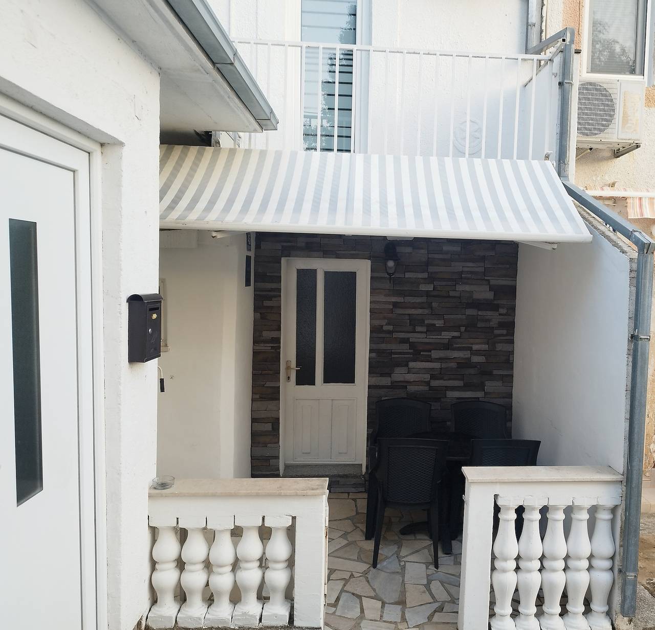 Ganze Wohnung, 2-Zimmer-Ferienwohnung mit Terrasse und Meerblick Povile, Novi Vinodolski A-16127-a in Povile, Primorje-Gorski Kotar
