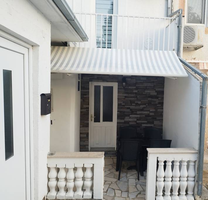 Ganze Wohnung, 2-Zimmer-Ferienwohnung mit Terrasse und Meerblick Povile, Novi Vinodolski A-16127-a in Povile, Primorje-Gorski Kotar