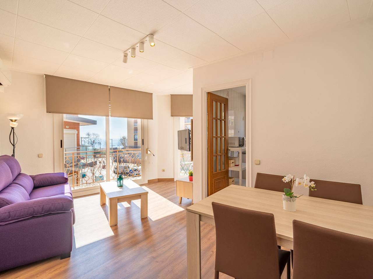 Apartamento entero, Apartamento luminoso con balcón, Wi-Fi y aire acondicionado a 150m de la playa en Calella in Calella, Costa del Maresme