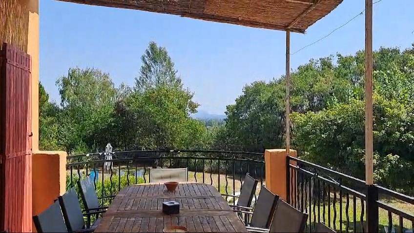 Location de vacances pour 12 personnes, avec piscine ainsi que vue et jardin, adapté aux familles à Cadenet - 3