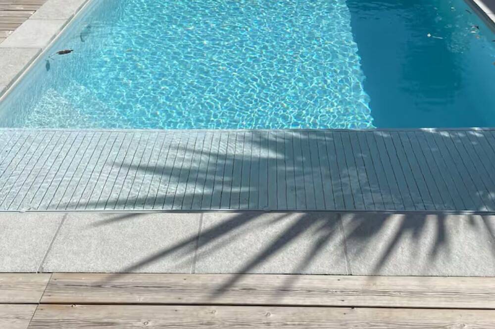 Contemporary house in Larressore, Bayonne region