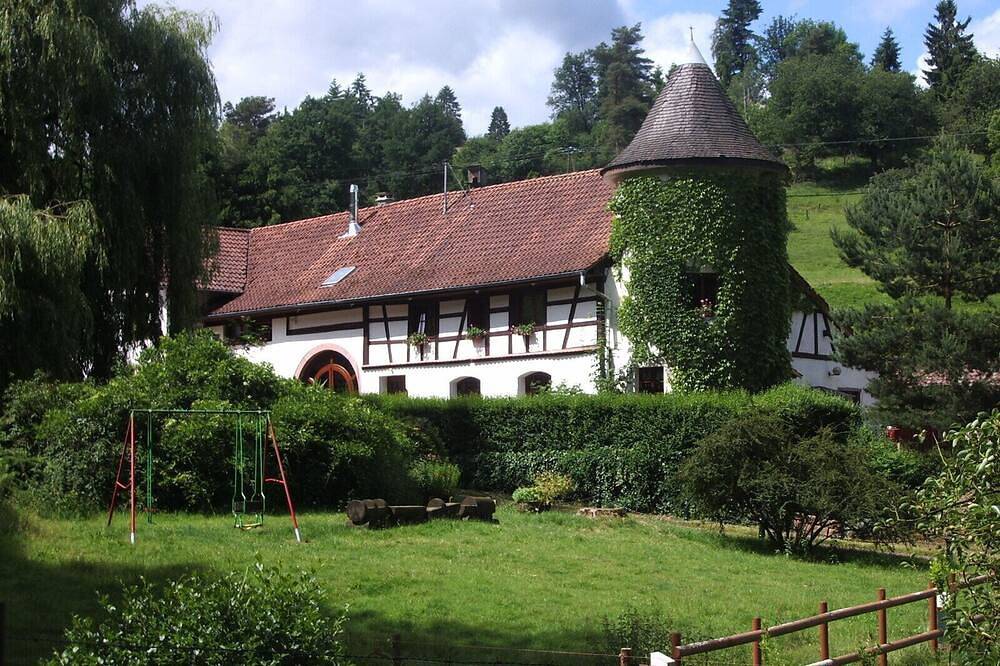Gite de la tour Domaine d'Estary in Lièpvre, Parc naturel régional des Ballons des Vosges