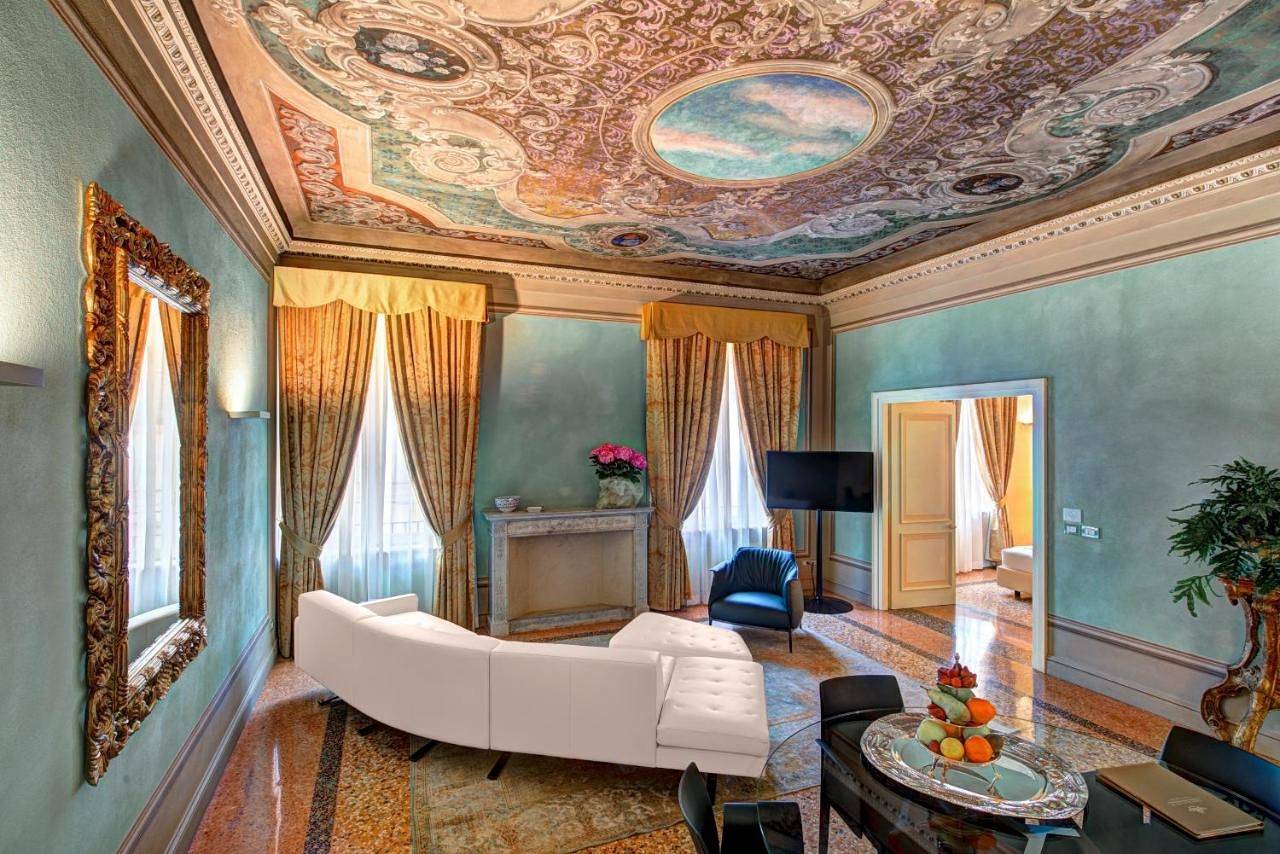 Hotel Rua Frati 48 in San Francesco in Modena, Modena Provinz