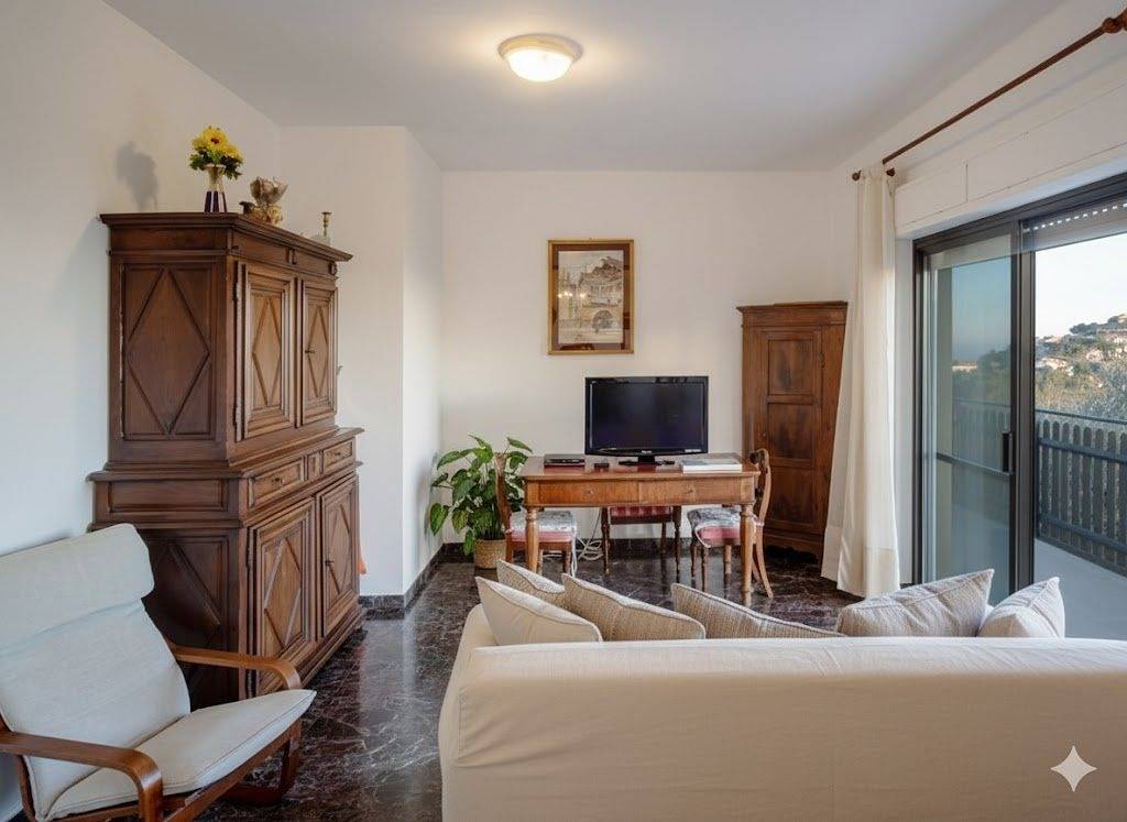 Ganze Wohnung, Wohnung mit Meerblick Landesinneren Imperia | V16 in Poggi (Imperia), Imperia