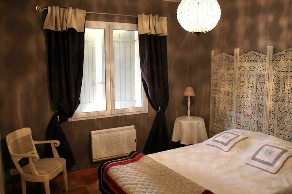 Maison Classee 2 *  Avec Piscine En Campagne A Eygalieres in Eygalières, Région d'Arles