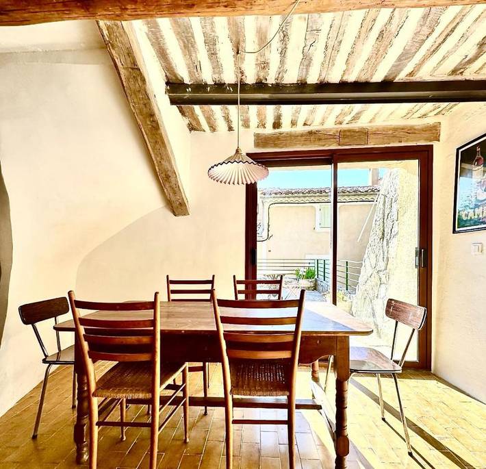 Location de vacances pour 4 personnes, avec vue et jardin à Caseneuve - 4