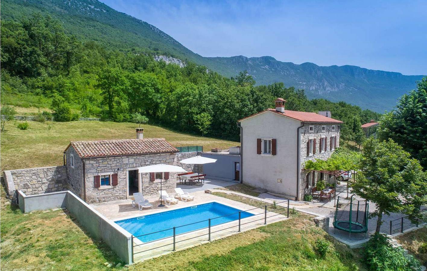 Charmante 2-Zimmer-Wohnung mit Pool, WLAN und Terrasse in der Nähe des Flusses Boljunčica in Kozljak, Ostküste Istrien