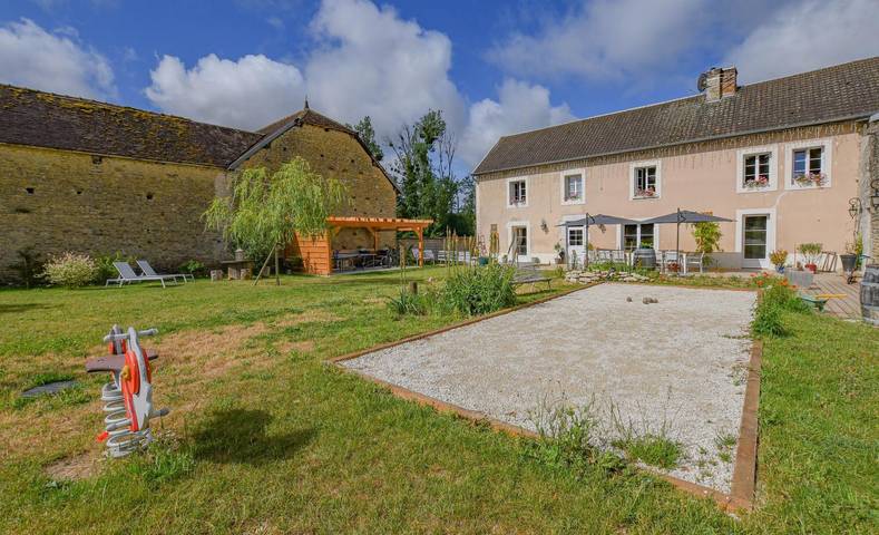 Gîte pour 11 personnes, avec jardin et terrasse - 1