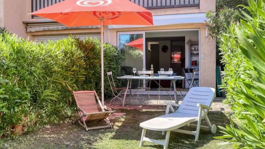 Gîte pour 4 personnes, avec piscine et jardin dans Plage Saint-Clair