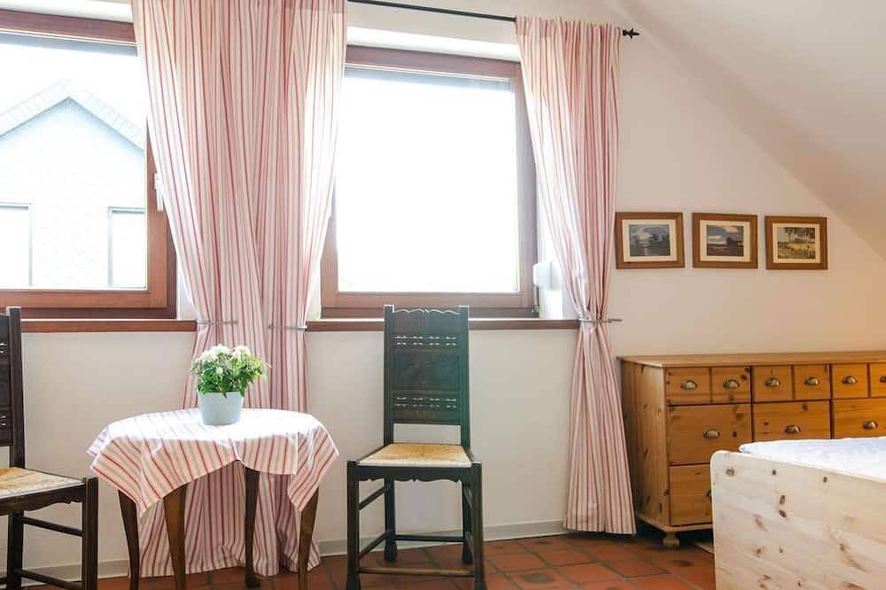 Ganze Wohnung, Ferienwohnung Weide - Appartement/Fewo, Dusche, Wc, Wohn-/Schlafraum in Kieler Förde, Heikendorf