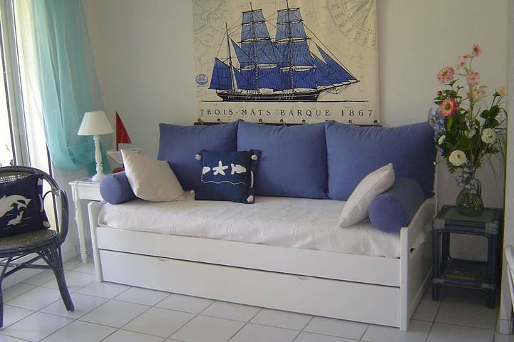 Appartement de vacances pour 3 personnes, avec piscine ainsi que jardin et terrasse