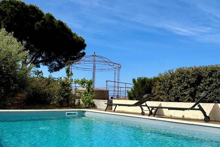 Villa pour 8 personnes, avec piscine et terrasse ainsi que jacuzzi et jardin à L'Île-Rousse