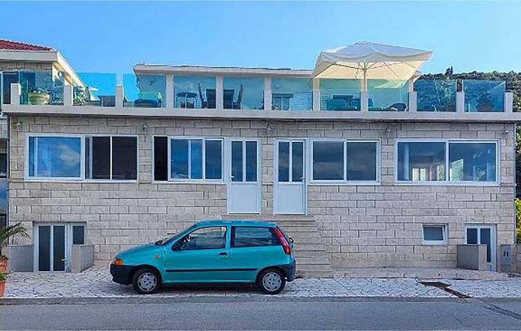 Gîte pour 4 personnes, avec vue sur le lac et terrasse, animaux acceptés à Drače