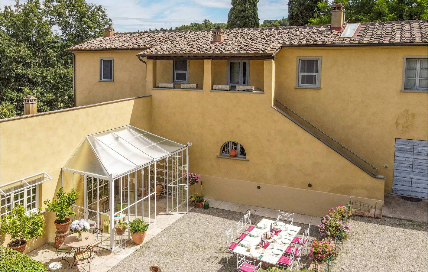 Poolside Garden Apartment mit Parkplatz in Peccioli, Pisa Provinz