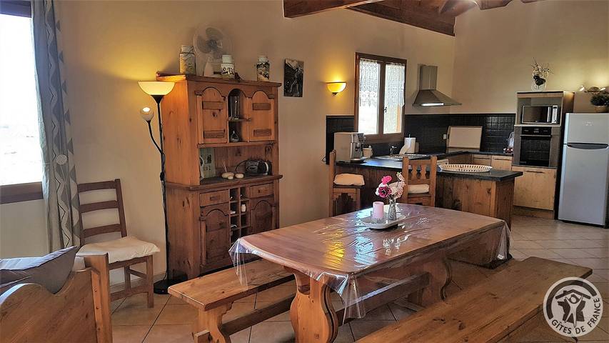 Gîte pour 4 personnes, avec Terrasse et Jardin dans Rhône - 2
