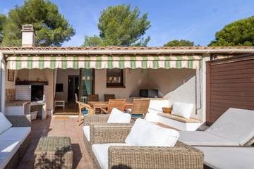 Gîte pour 4 personnes, avec terrasse et piscine à Bandol