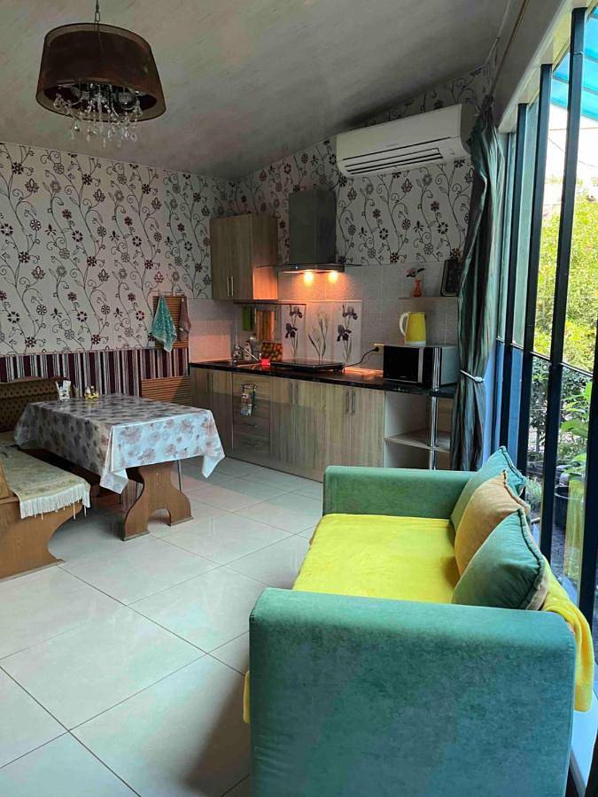 Apartamento para 3 personas, con Terraza y Jardín además de Piscina y Vistas en Odesa