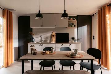 Gîte pour 6 personnes, avec terrasse et jardin ainsi que piscine et jacuzzi à Mouilleron-le-Captif