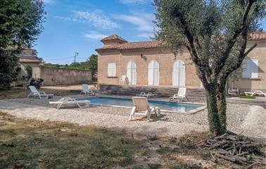 Gîte pour 8 personnes, avec piscine ainsi que terrasse et jardin, animaux acceptés à Chamaret