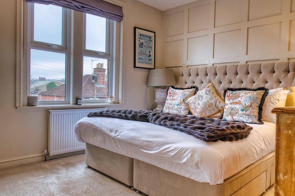 Spacious House In Guildford in Guildford, Surrey