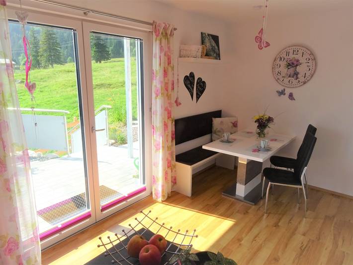 Entire apartment, Apart Diana - New built vacation home - App with Mountain View, Wi-Fi & Balcony in Vils, Außerfern